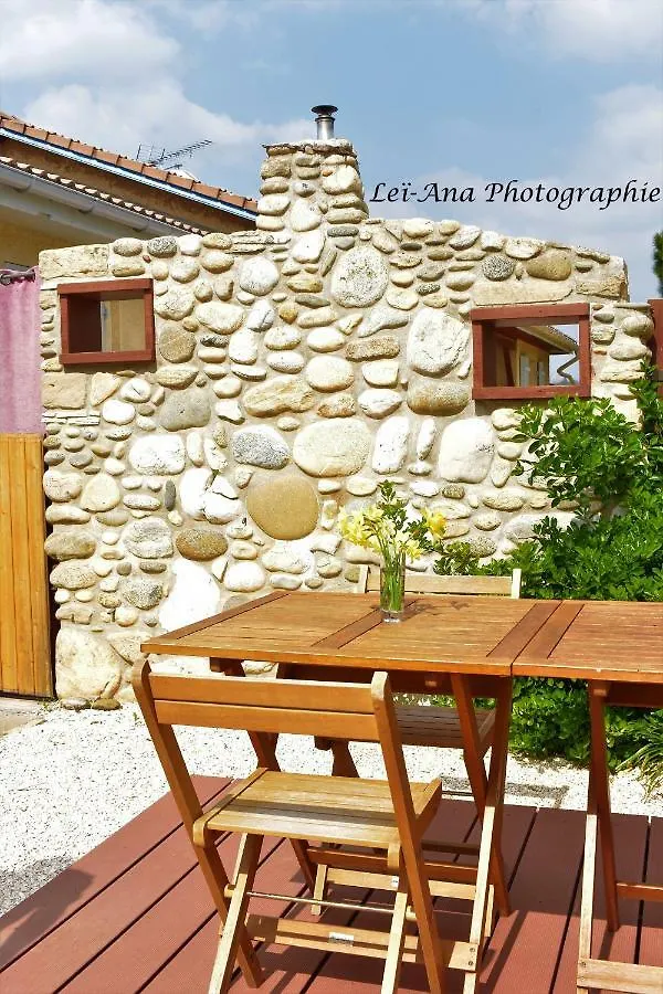 Guest house Chambre D'Hotes Aux Pieds Des Noyers Saint-Lattier
